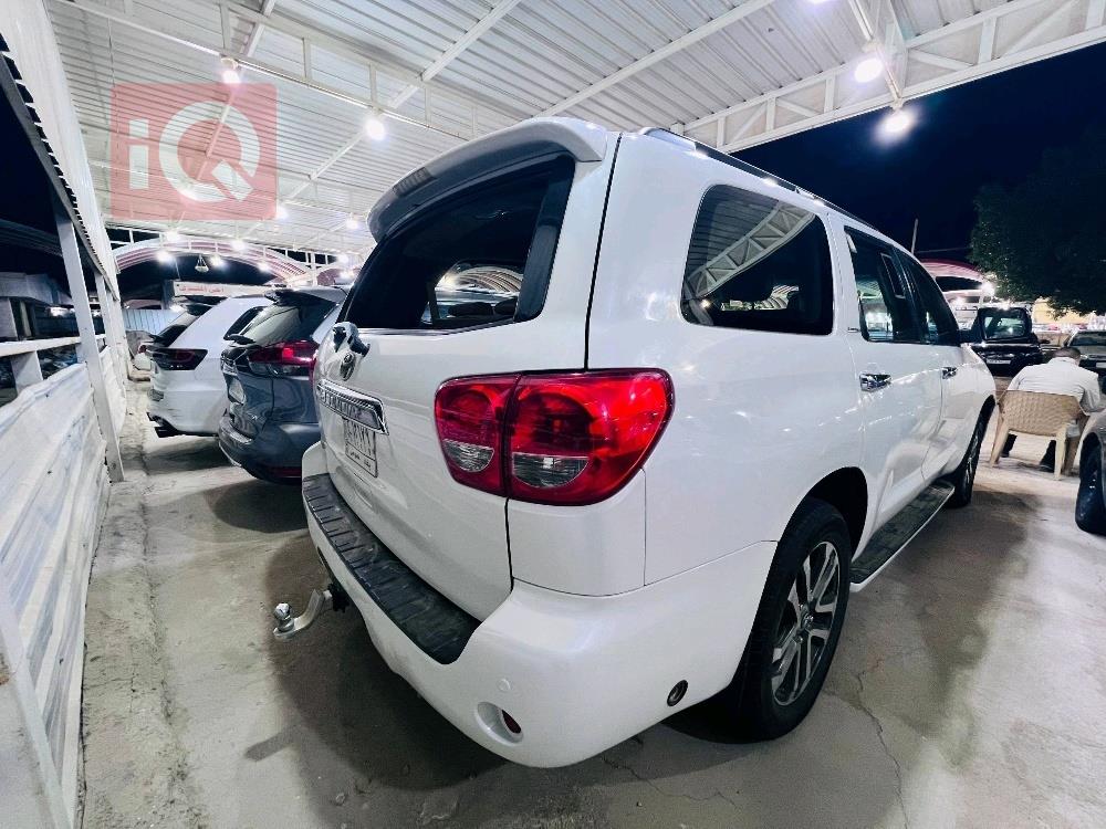 تويوتا سيكويا